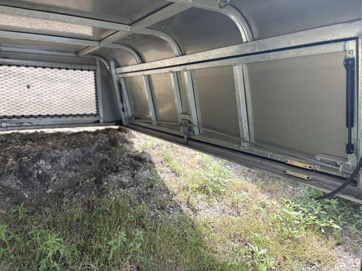 l3---aluminum-camper-shell-image-11