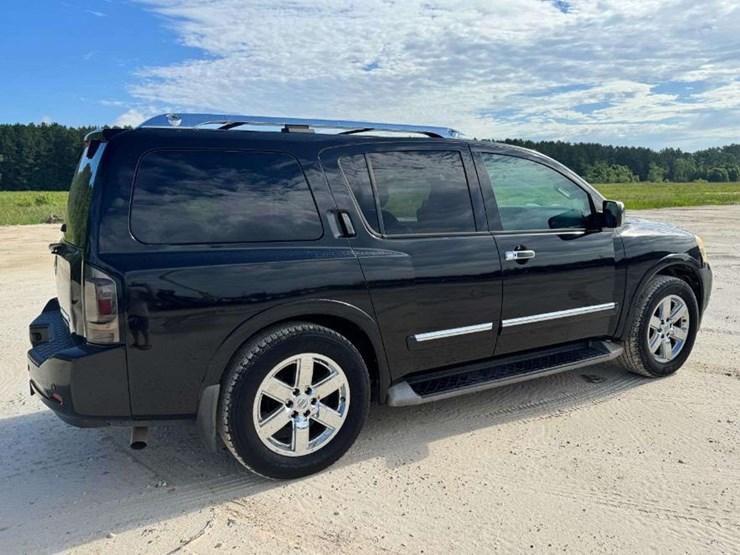 2014-nissan-armada-image-3
