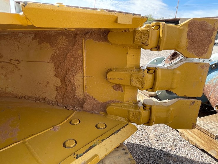 caterpillar-320-image-17