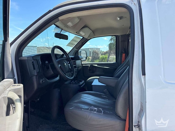2015-chevrolet-express-2500-image-18