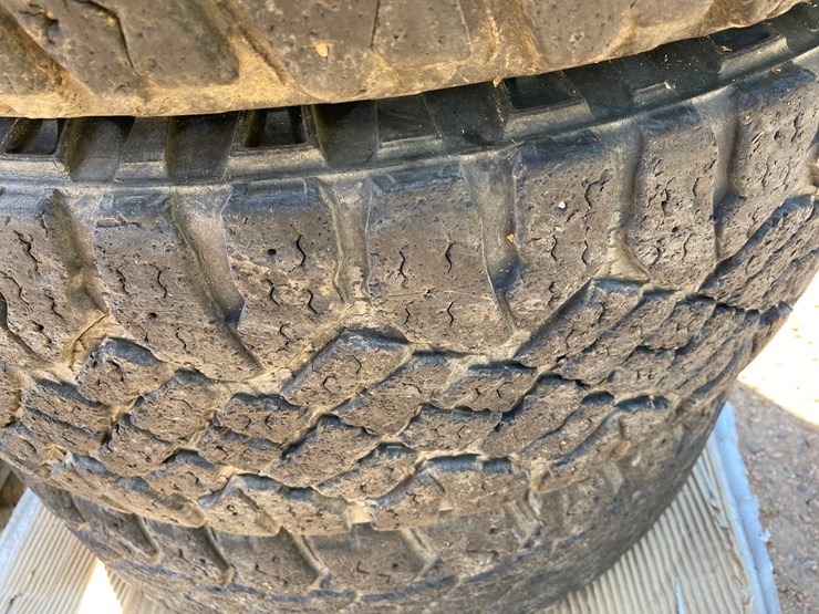 #7427-•-set-of-(4)-cooper-discover-st-tires-(antigo,-wi)-image-12