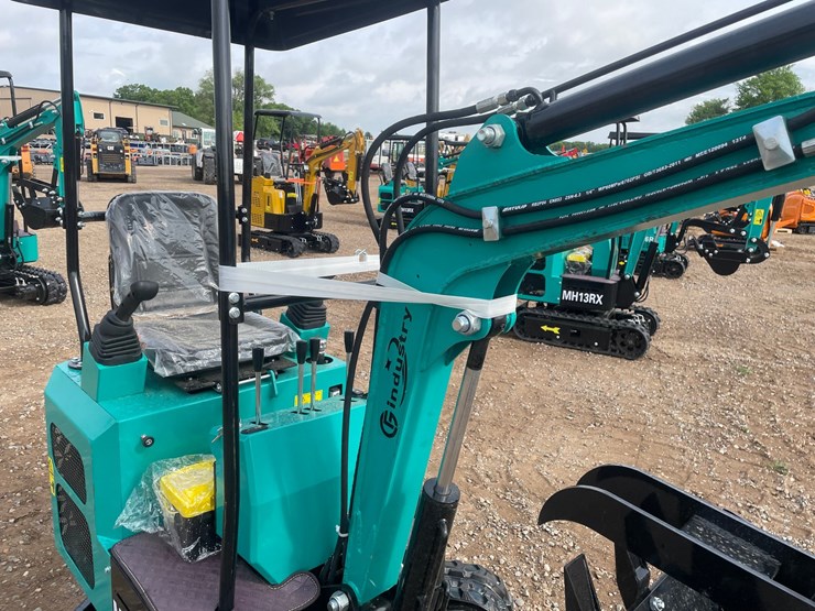#2025-•-2026-cfg-mh13rx-mini-excavator-image-7