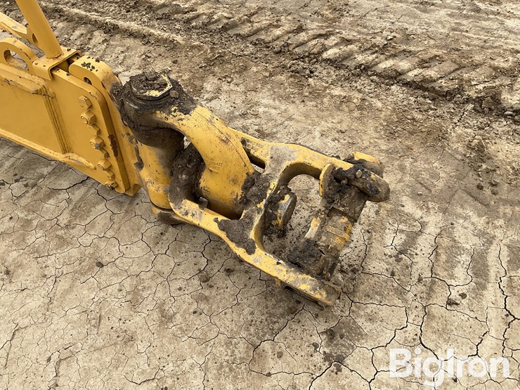 2020-deere-2412e-image-13