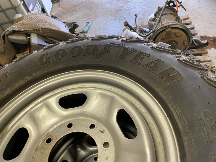 #7524-•-set-of-(4)-tires-on-steel-rims-(antigo,-wi)-image-7