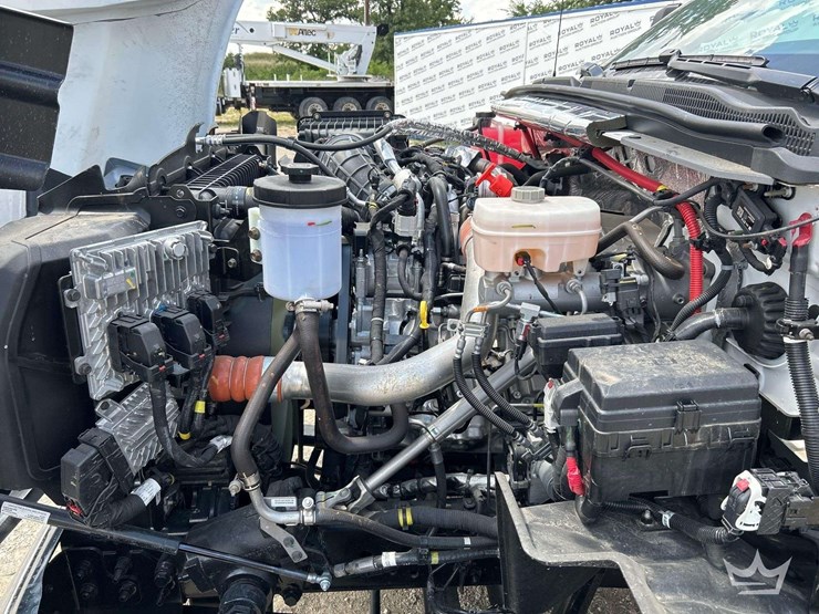 2024-chevrolet-silverado-5500hd-image-7
