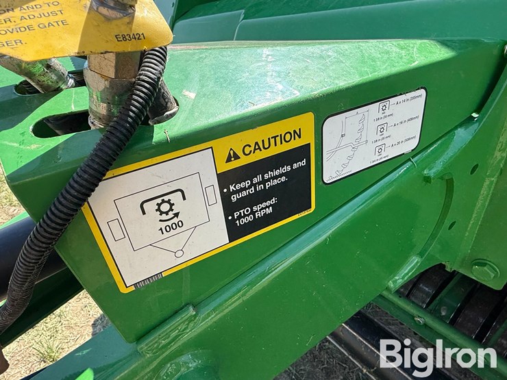 2022-john-deere-560m-image-11