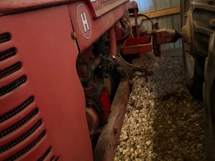 ihc-h-tractor,-narrow-front-image-22