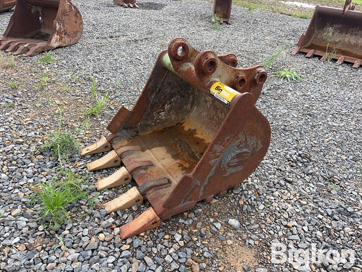 strickland-24"-backhoe-bucket-image-1