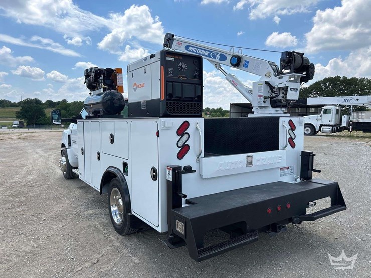 2024-chevrolet-silverado-5500hd-image-3
