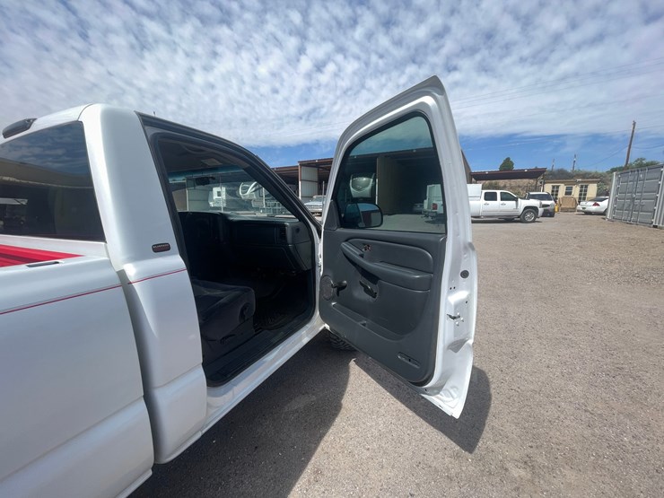 #212-•-2001-chevrolet-silverado-pickup-truck-(has-a-nm-title-image-24