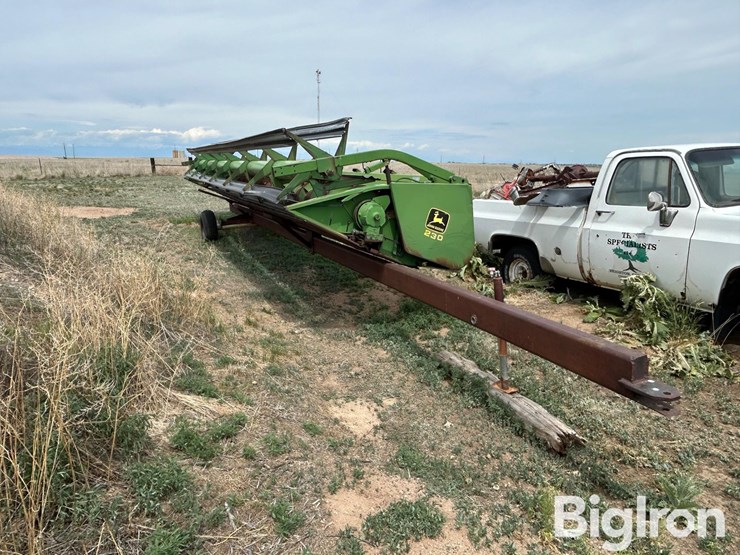 1982-john-deere-230-image-3