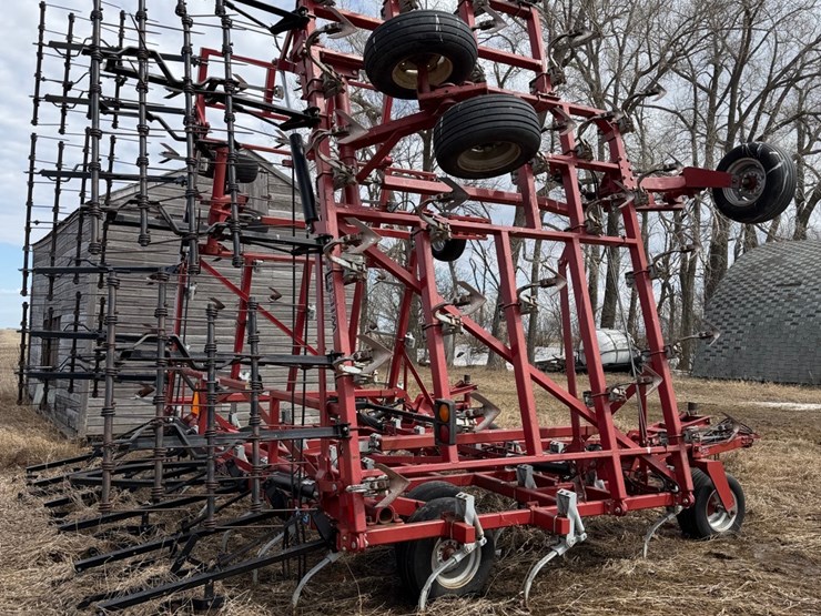 wilrich-47’-quad-5--field-cultivator,-tri-fold,-double-spring-shanks,-nice-shape,-￼note:-top-is-not-folded-down-in-photos,-but-will-image-8