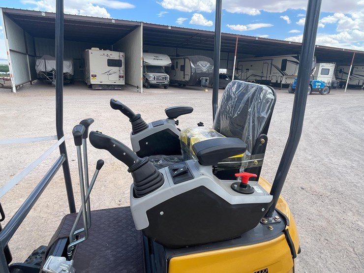 #2663-•-unused-cfg-mini-excavator-image-9
