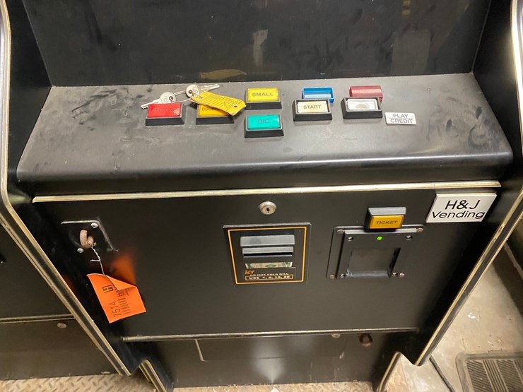 #7514-•-(2)-h&j-vending-slot-machines-(antigo,-wi)-image-3