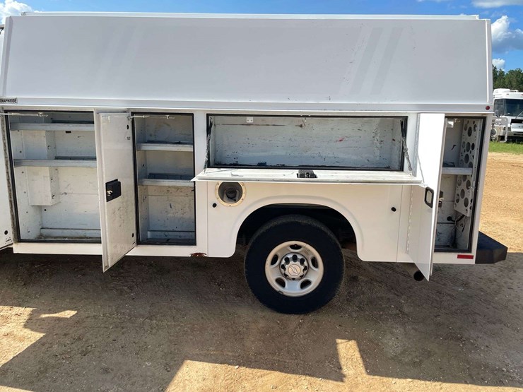2019-chevrolet-express-3500-image-14