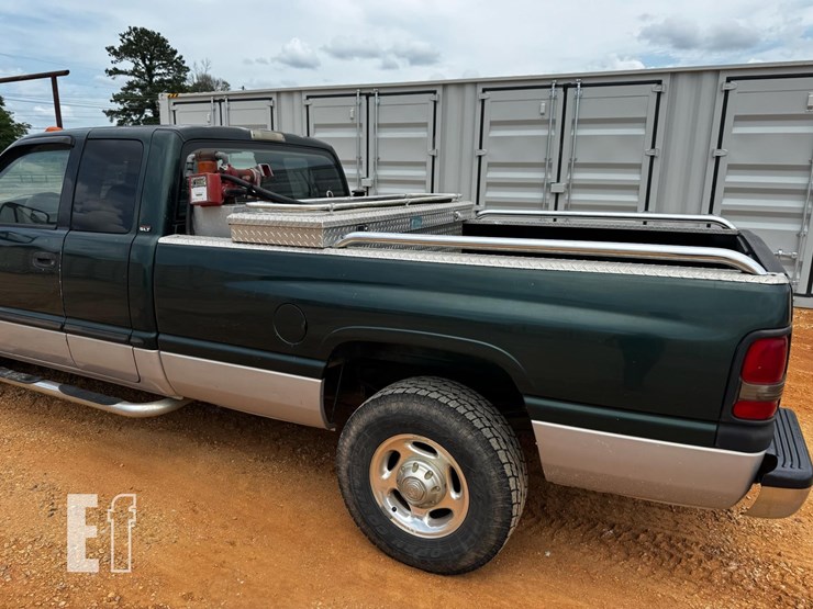 2001-dodge-2500-image-3