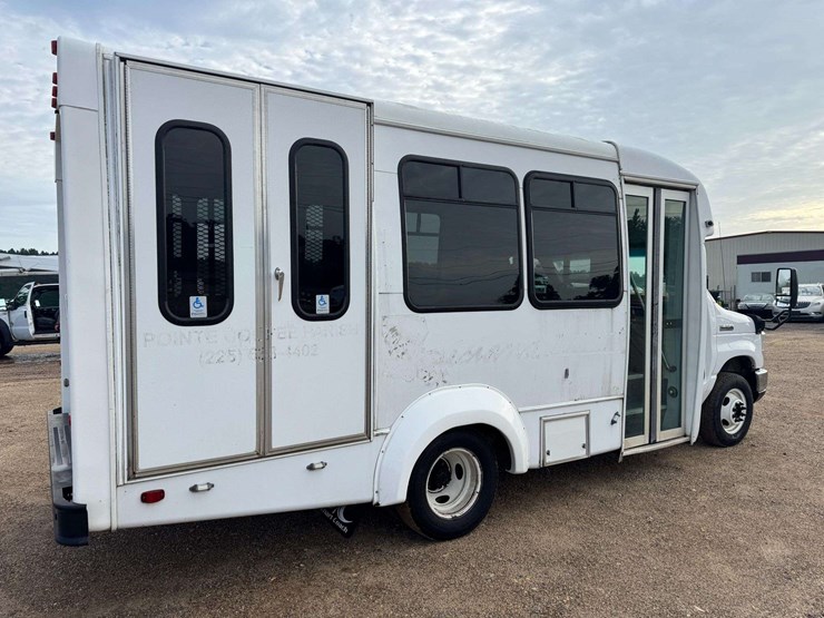 2018-ford-e350-image-3