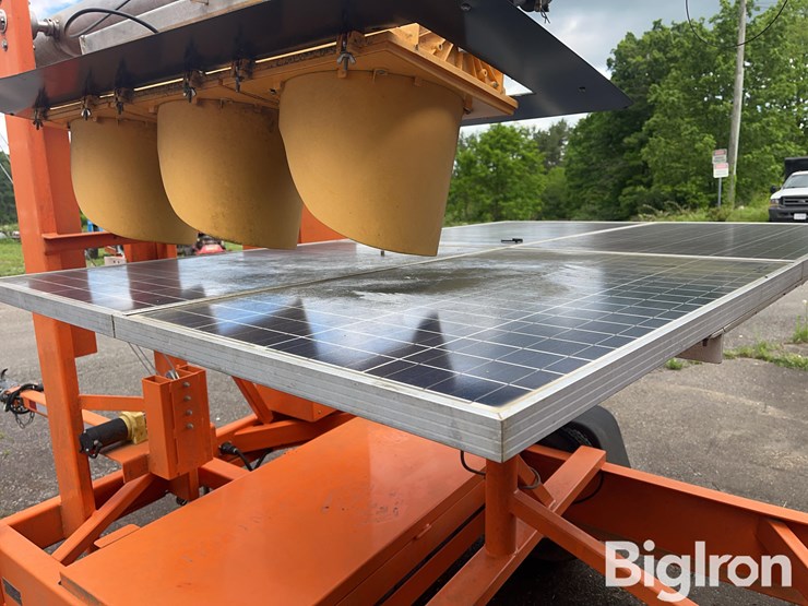2014-north-american-traffic-ptl2.4x-portable-traffic-light-&-solar-chargers-image-15