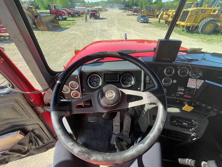 #6152-•-2002-mack-rd-model-fuel-tanker-truck-(has-title)-image-53