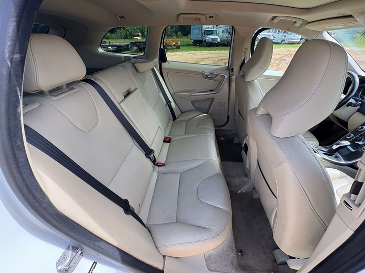 2016-volvo-xc60-image-22