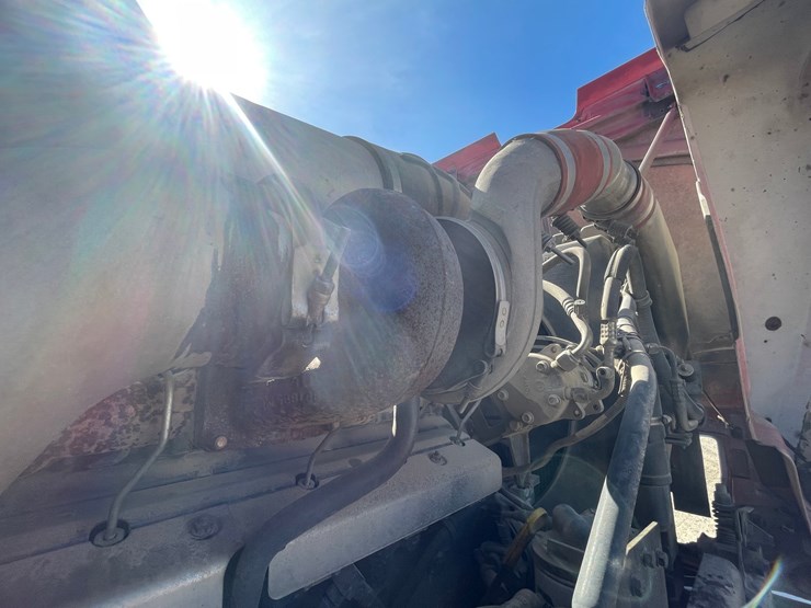 #6152-•-2002-mack-rd-model-fuel-tanker-truck-(has-title)-image-75
