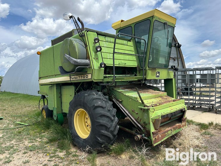 1976-john-deere-7700-image-3
