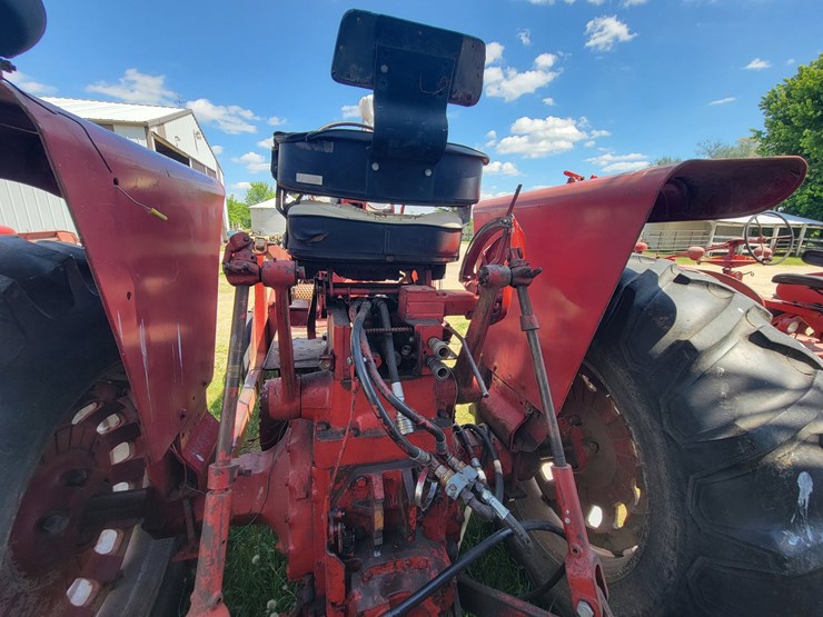 case-ih-farmall-706-image-12