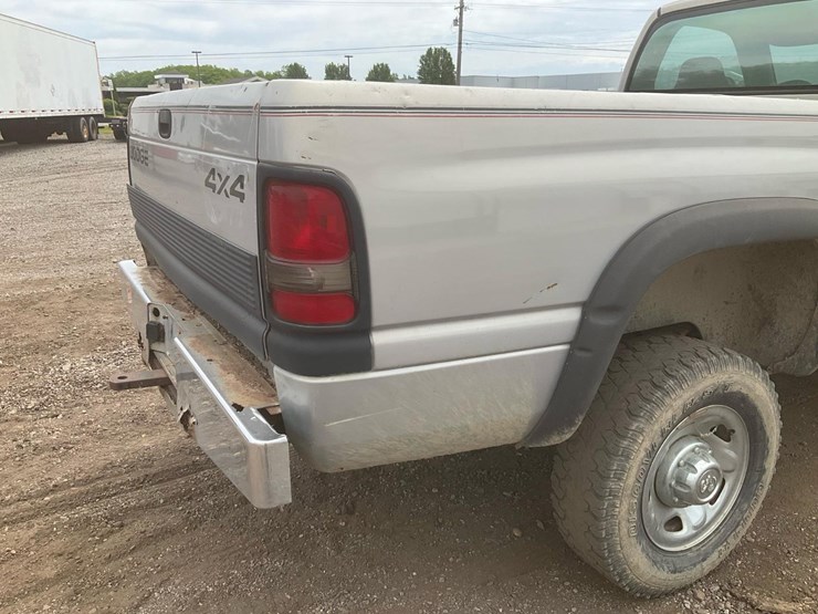 1999-dodge-2500-image-40