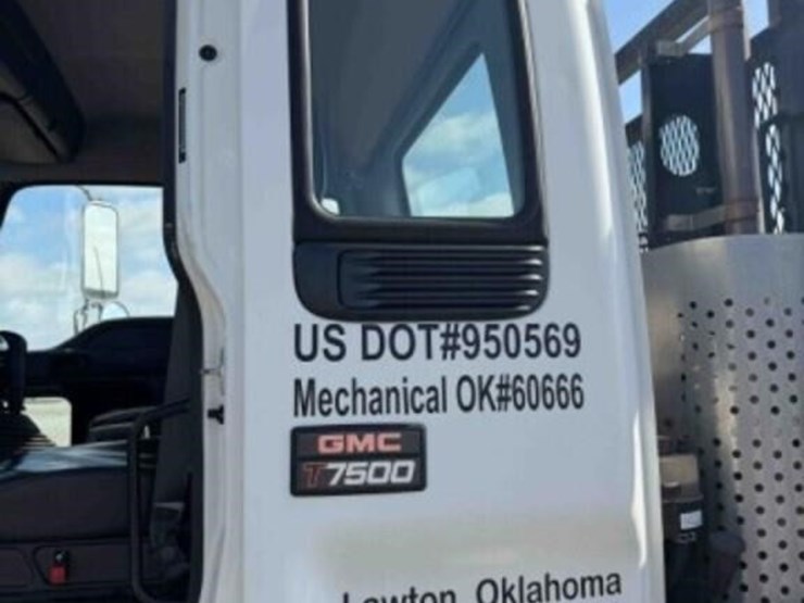 2009-gmc-t7500-image-10