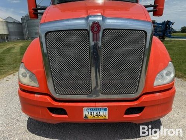 2016-kenworth-t680-image-13