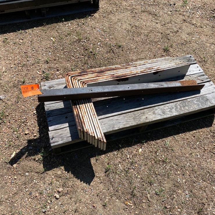 #7438 • (10) Steel L-Brackets (Antigo, WI)