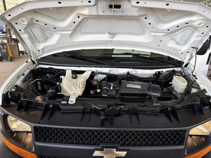 2016-chevrolet-express-2500-image-15