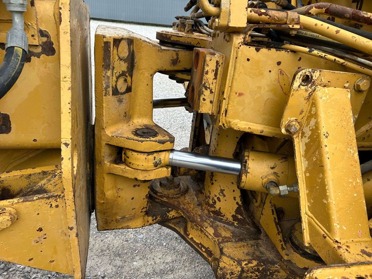 caterpillar-d250e-image-27