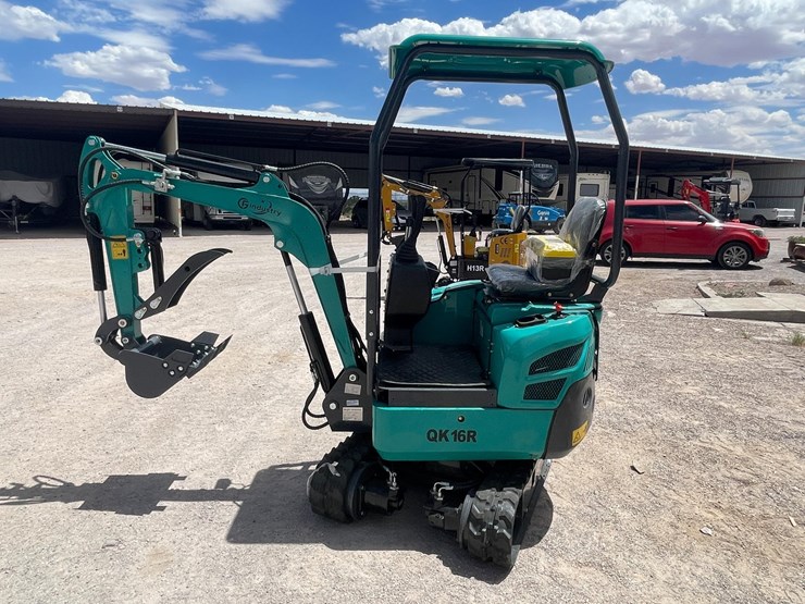 #2660-•-unused-cfg-mini-excavator-image-8