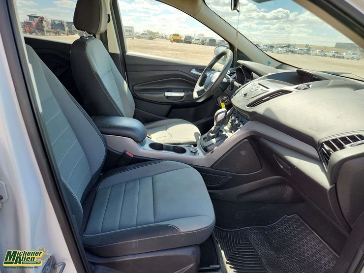 2016-ford-escape-se-image-17