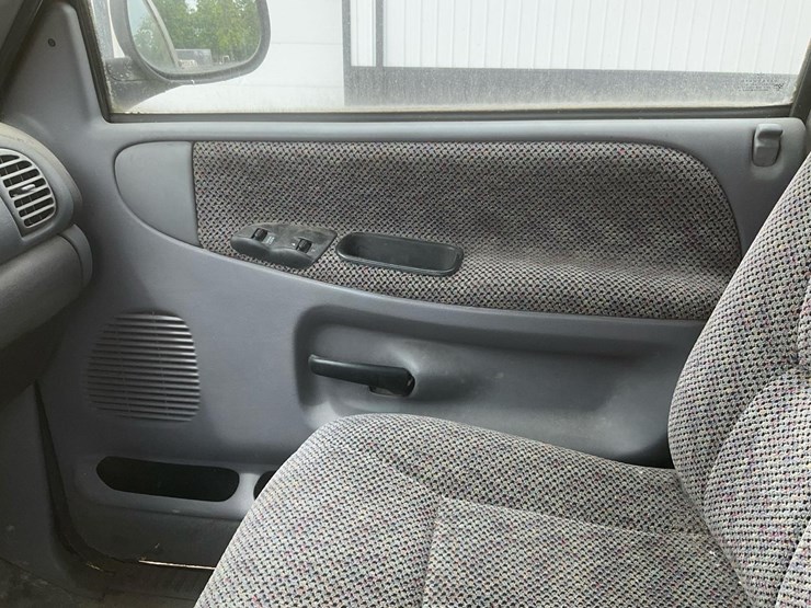 1999-dodge-2500-image-89