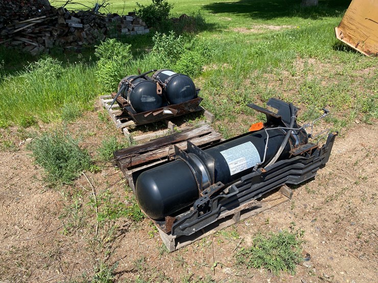 #7419-•-(2)-cng-fuel-tanks-(antigo,-wi)-image-1