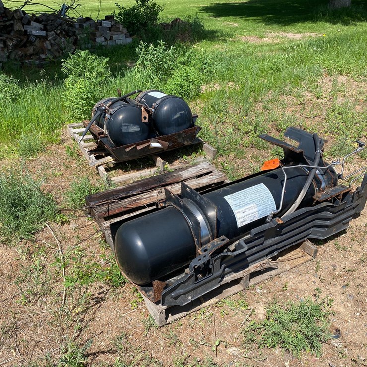 #7419 • (2) CNG Fuel Tanks (Antigo, WI)
