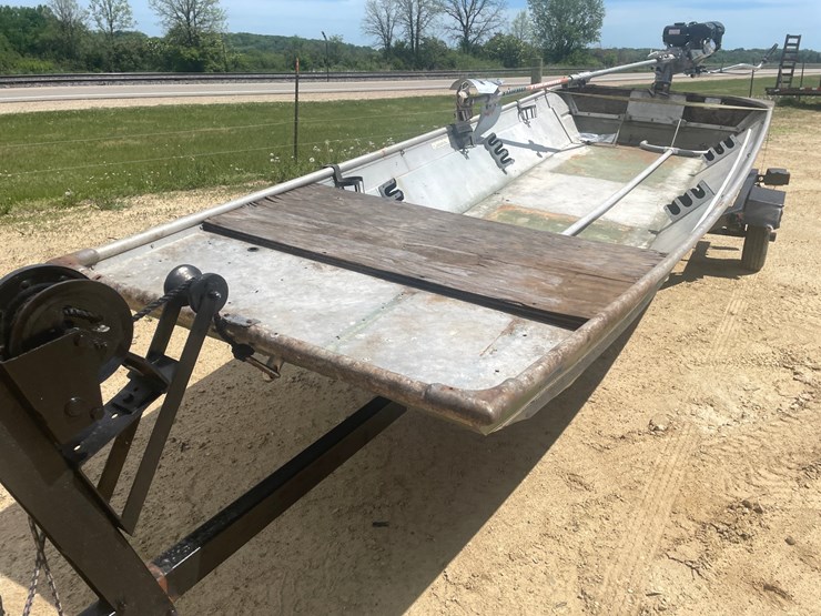 #2001-•-14'-landau-aluminum-boat-with-a-mud-motor-(no-title)-image-13