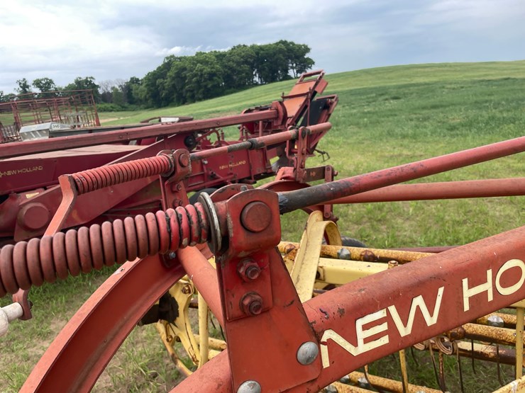 new-holland-256-image-17