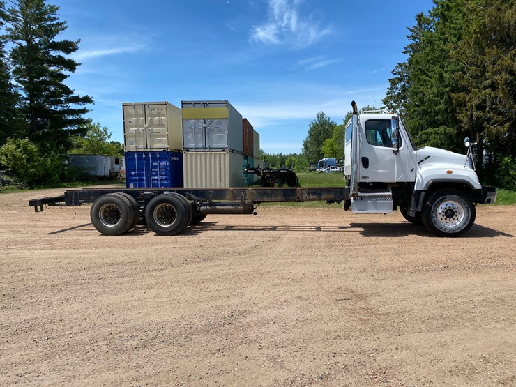 2013-freightliner-114sd-image-4