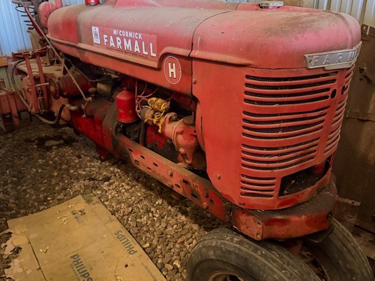 ihc-h-tractor,-narrow-front-image-7