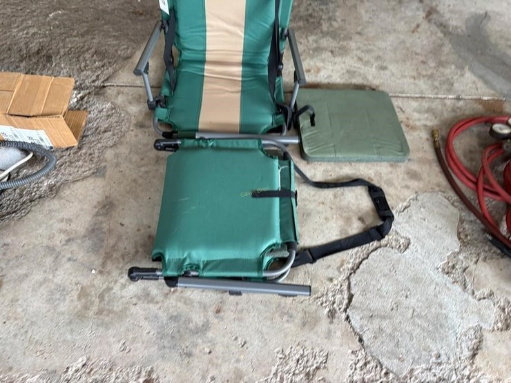 folding-bleacher-chairs-image-2