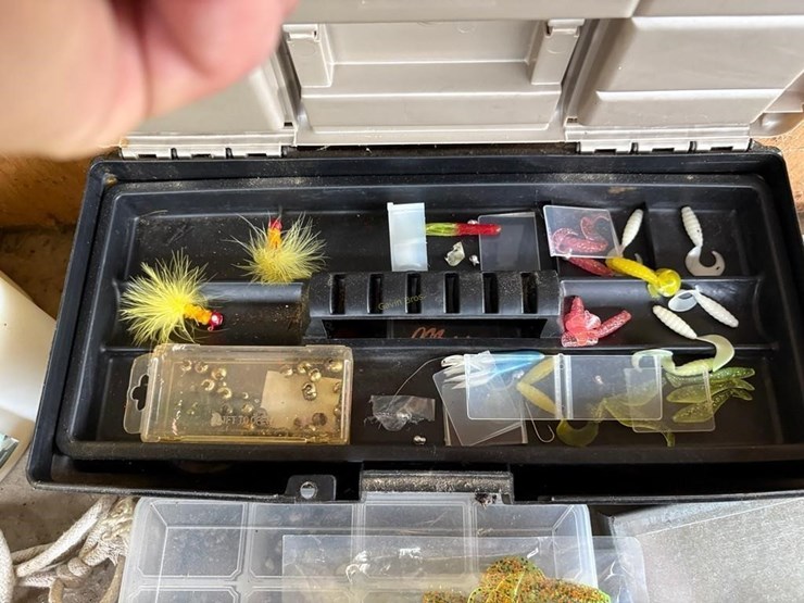 assorted-fishing-tackle-&-gear-image-6