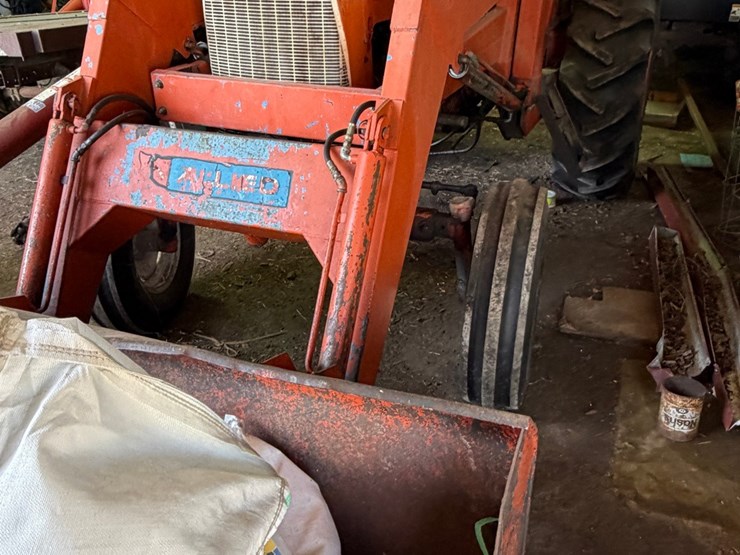 d-17-allis-chalmers-with-loader,-7,654-hrs-image-4