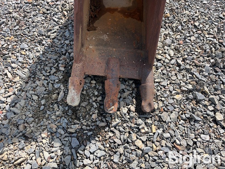 caterpillar-12-image-12