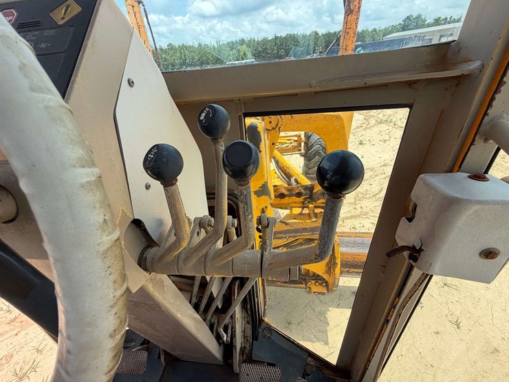 1992-deere-670b-image-40