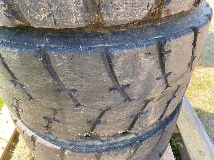 #7067-•-(4)-12-16.5-skid-steer-tires-on-rims-(deerbrook,-wi)-image-12