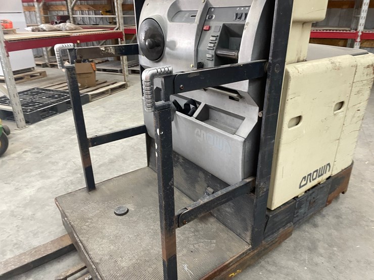 #301-•-1982-crown-electric-order-picker-image-21