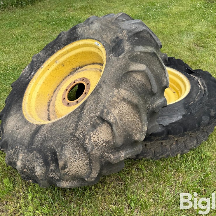 JOHN DEERE 8